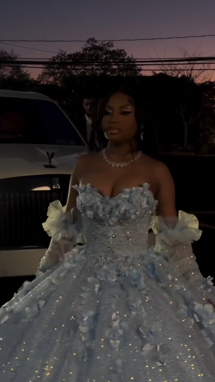 Cute Off-the-shoulder Ball Gown Tulle Long Prom Dresses Applique Blue Quinceanera Dresses Sweet 16 Dresses DP3901