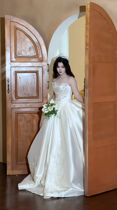 Timeless Sweetheart Ball Gown Satin Long Wedding Dresses White Bridal Gowns Sleeveless Bridal Dresses DP3977