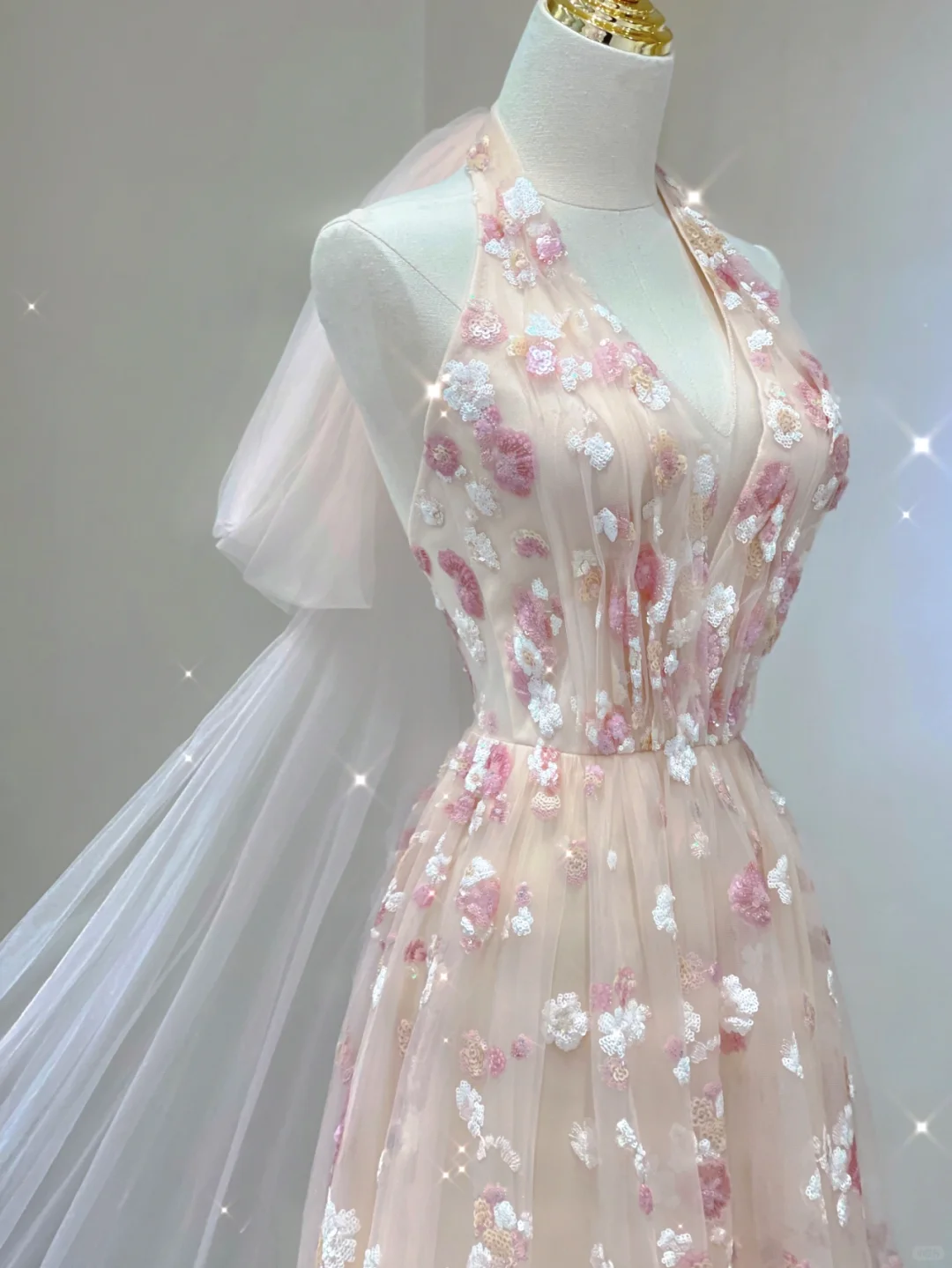 Elegantes A-Linie Neckholder Ärmelloses Rosa Blumen Abendkleid Langes Ballkleid DP400