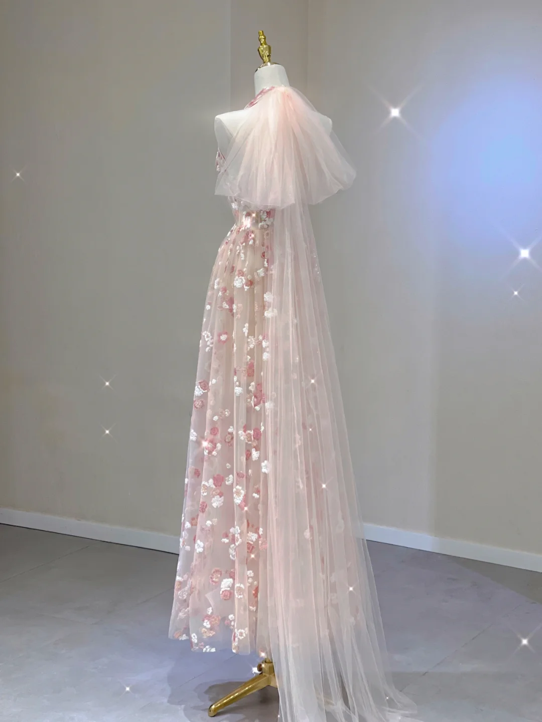 Elegantes A-Linie Neckholder Ärmelloses Rosa Blumen Abendkleid Langes Ballkleid DP400