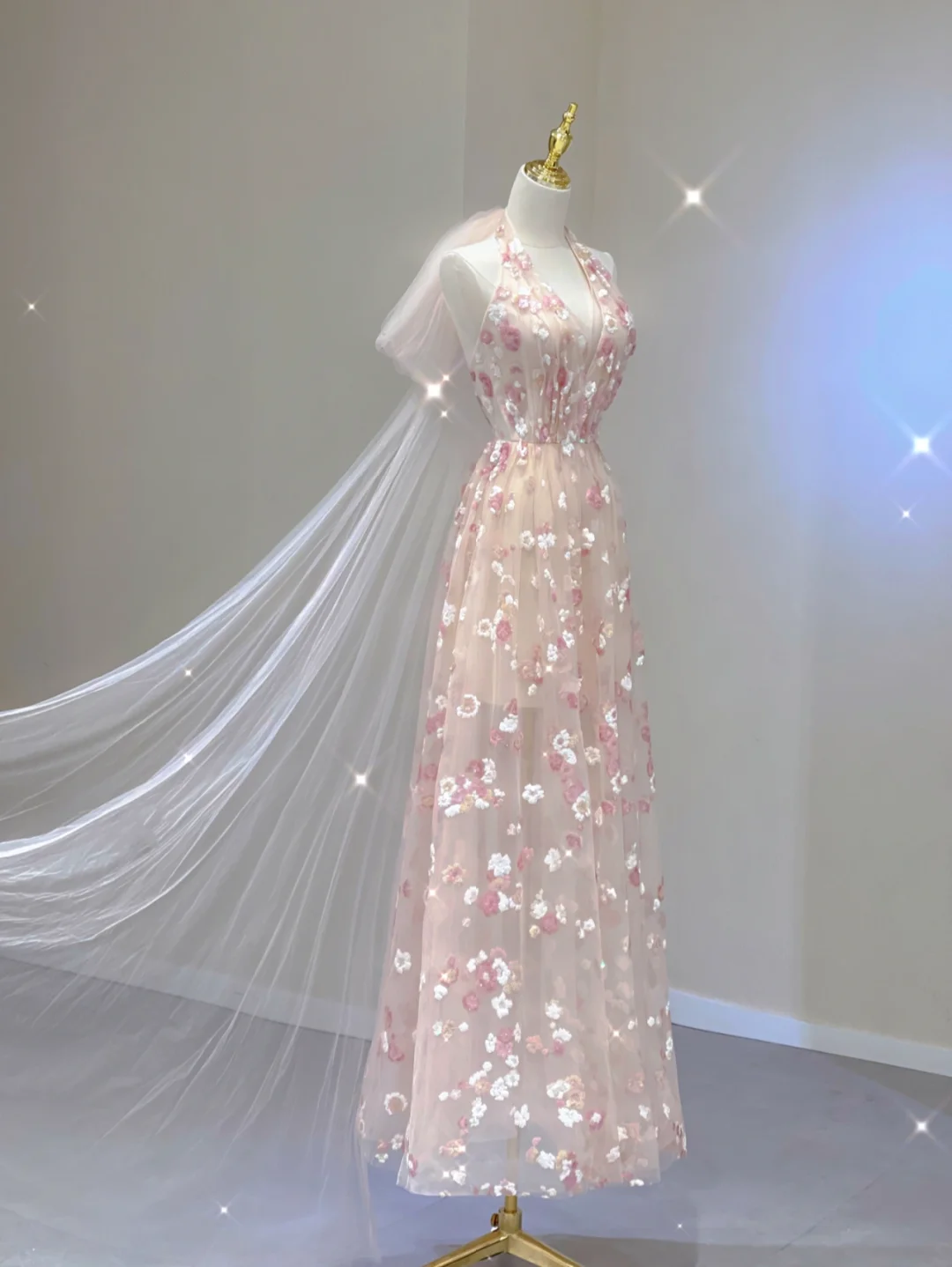 Elegantes A-Linie Neckholder Ärmelloses Rosa Blumen Abendkleid Langes Ballkleid DP400
