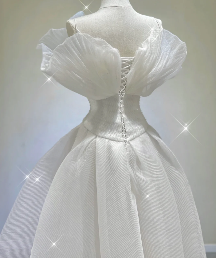 Timeless Ball Gown Strapless Long Tulle White Sweep Train Wedding Dresses Brides Dress DP412