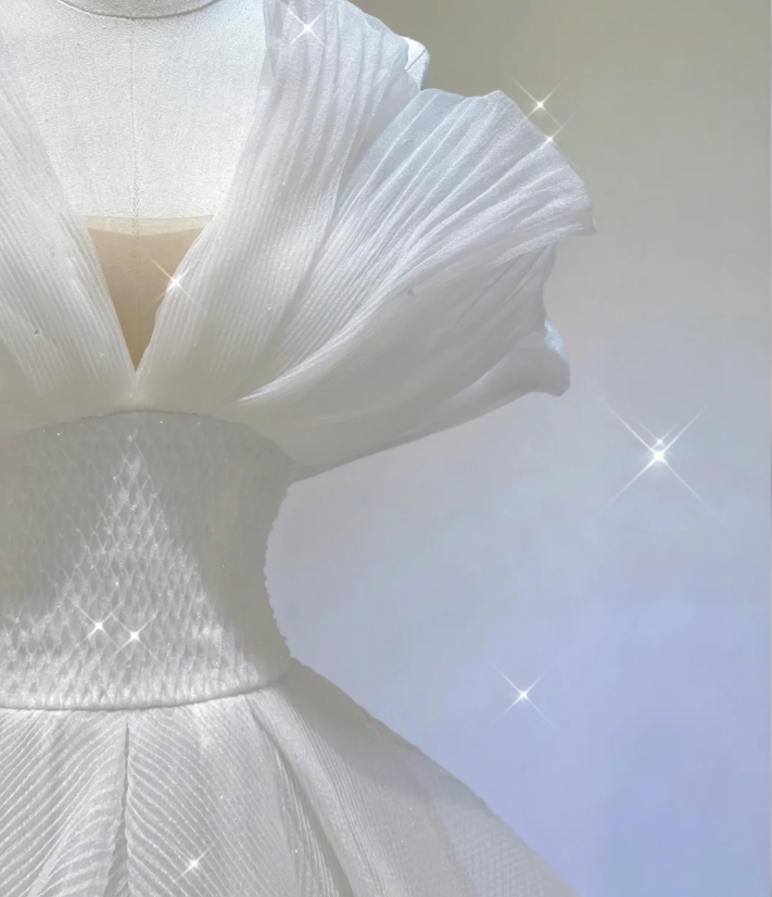 Timeless Ball Gown Strapless Long Tulle White Sweep Train Wedding Dresses Brides Dress DP412