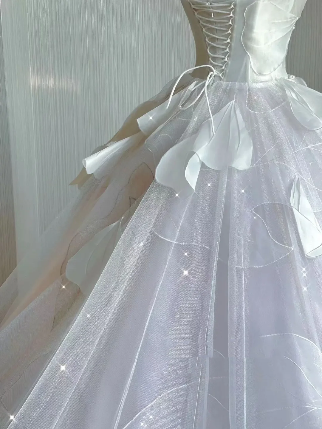 Timeless Ball Gown Strapless Long Tulle White Sweep Train Wedding Dresses Brides Dress DP414