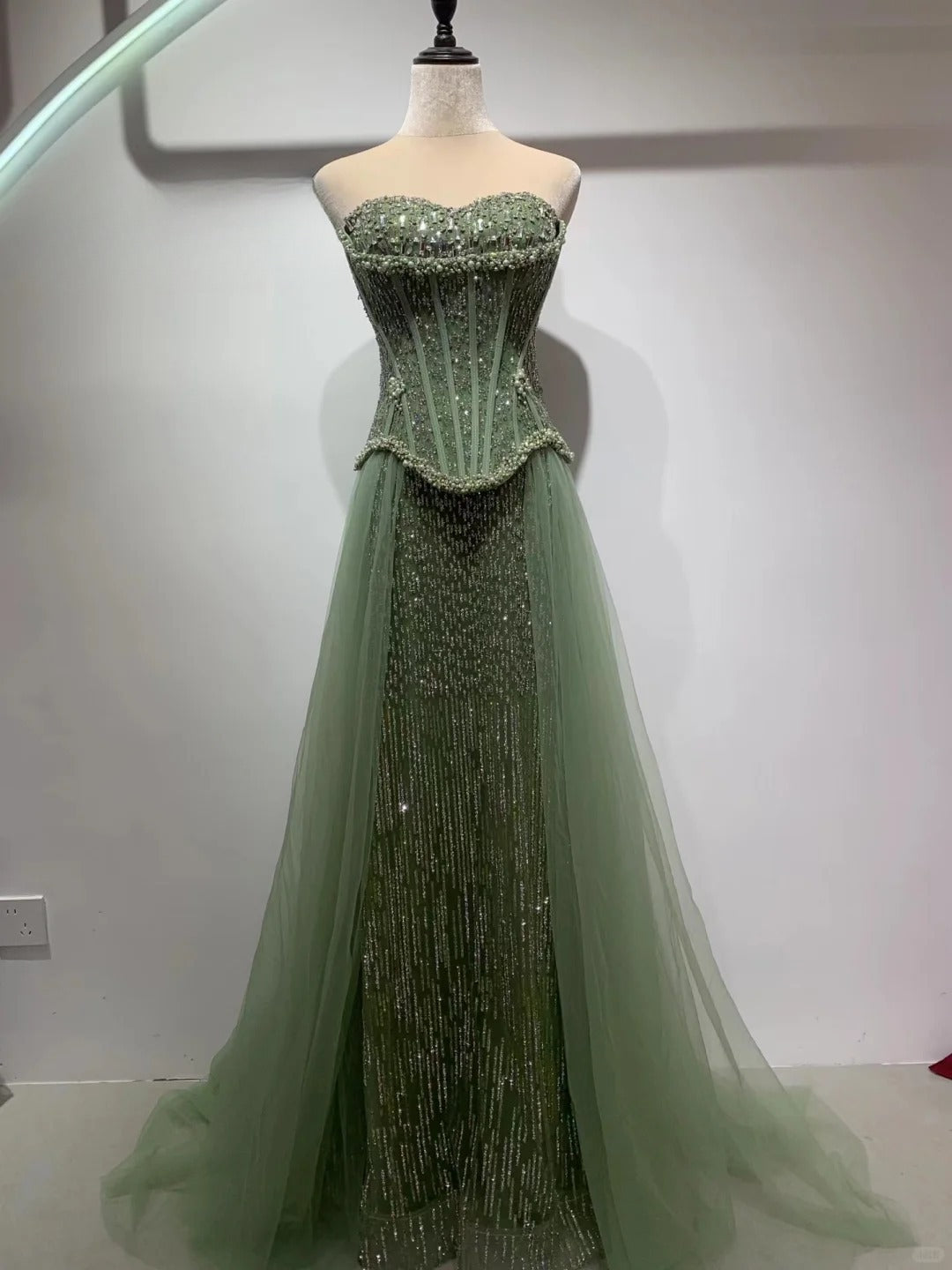 Chic Strapless Birthday Dresses A-line Green Long Prom Dresses Beaded Tulle Sleevless Bridesmaid Dresses DP4416