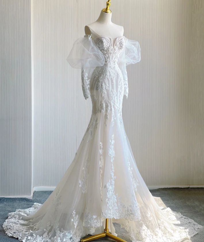 Robe de mariée sirène élégante et chic en dentelle blanche, décolleté en cœur, DP441