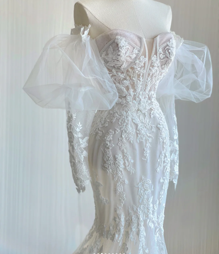 Robe de mariée sirène élégante et chic en dentelle blanche, décolleté en cœur, DP441