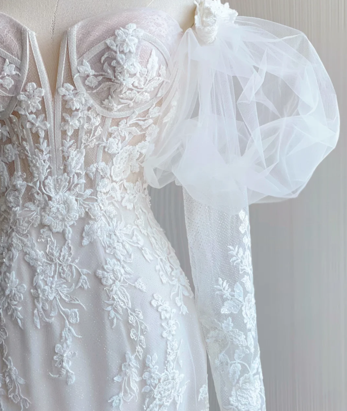Robe de mariée sirène élégante et chic en dentelle blanche, décolleté en cœur, DP441