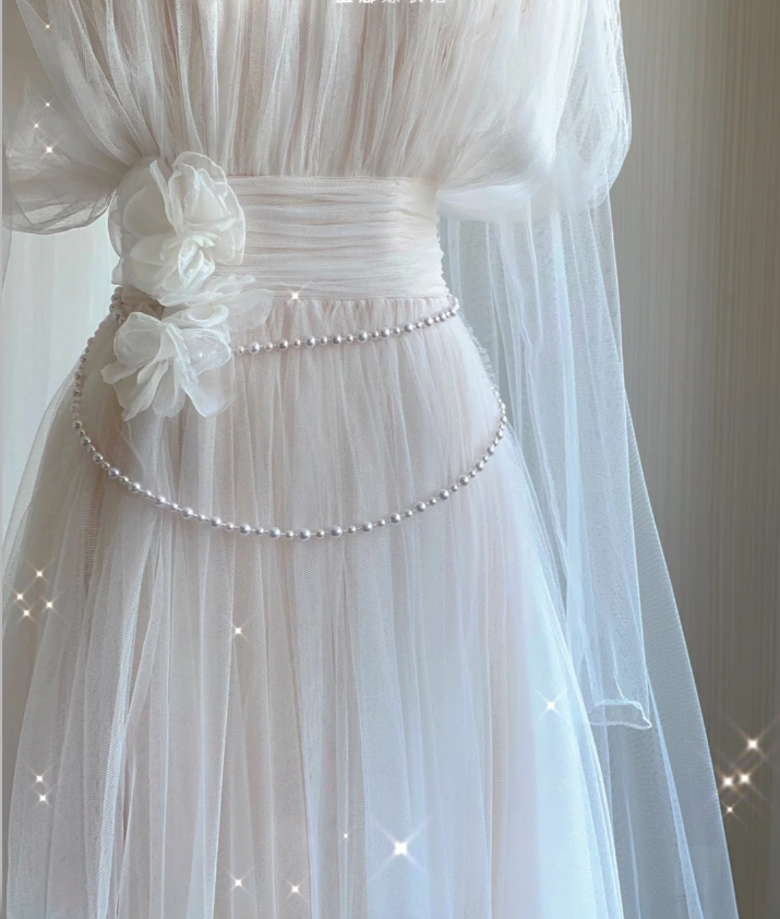Robe de mariée longue en tulle, décolleté haut, coupe trapèze, blanche, DP443