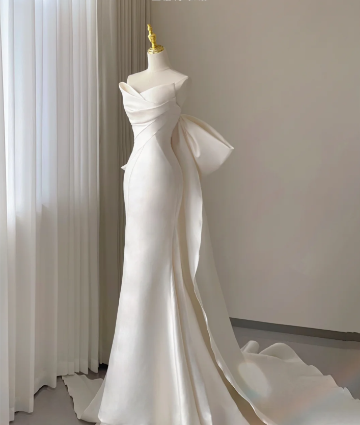 Classy Elegant Mermaid Sweetheart White Satin Wedding Dresses Brides Dress DP447
