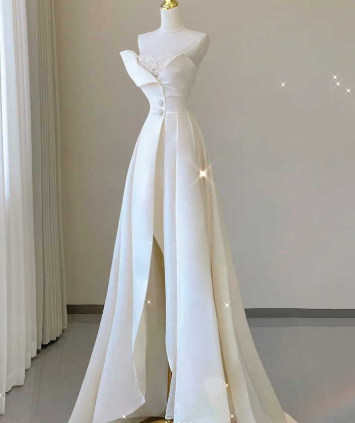 Robe de mariée longue en satin, décolleté bustier, coupe trapèze, blanche, DP459