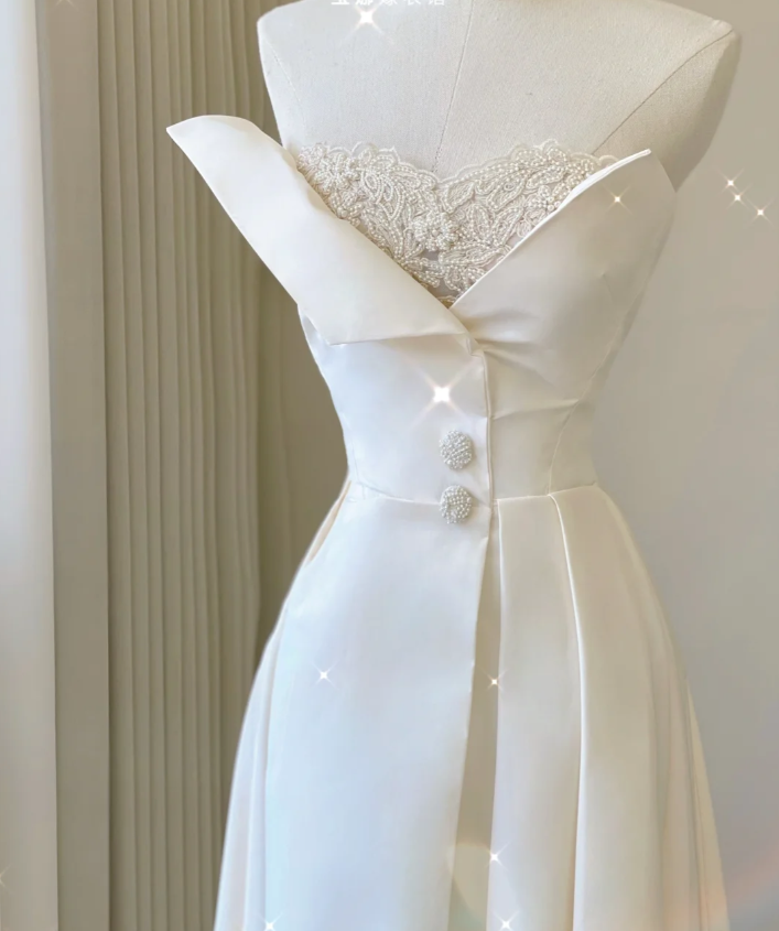 Robe de mariée longue en satin, décolleté bustier, coupe trapèze, blanche, DP459