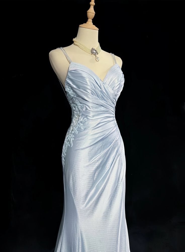 Robe de bal élégante et élégante, bleue, à bretelles spaghetti, plissée, décolleté en cœur, dos nu, DP479
