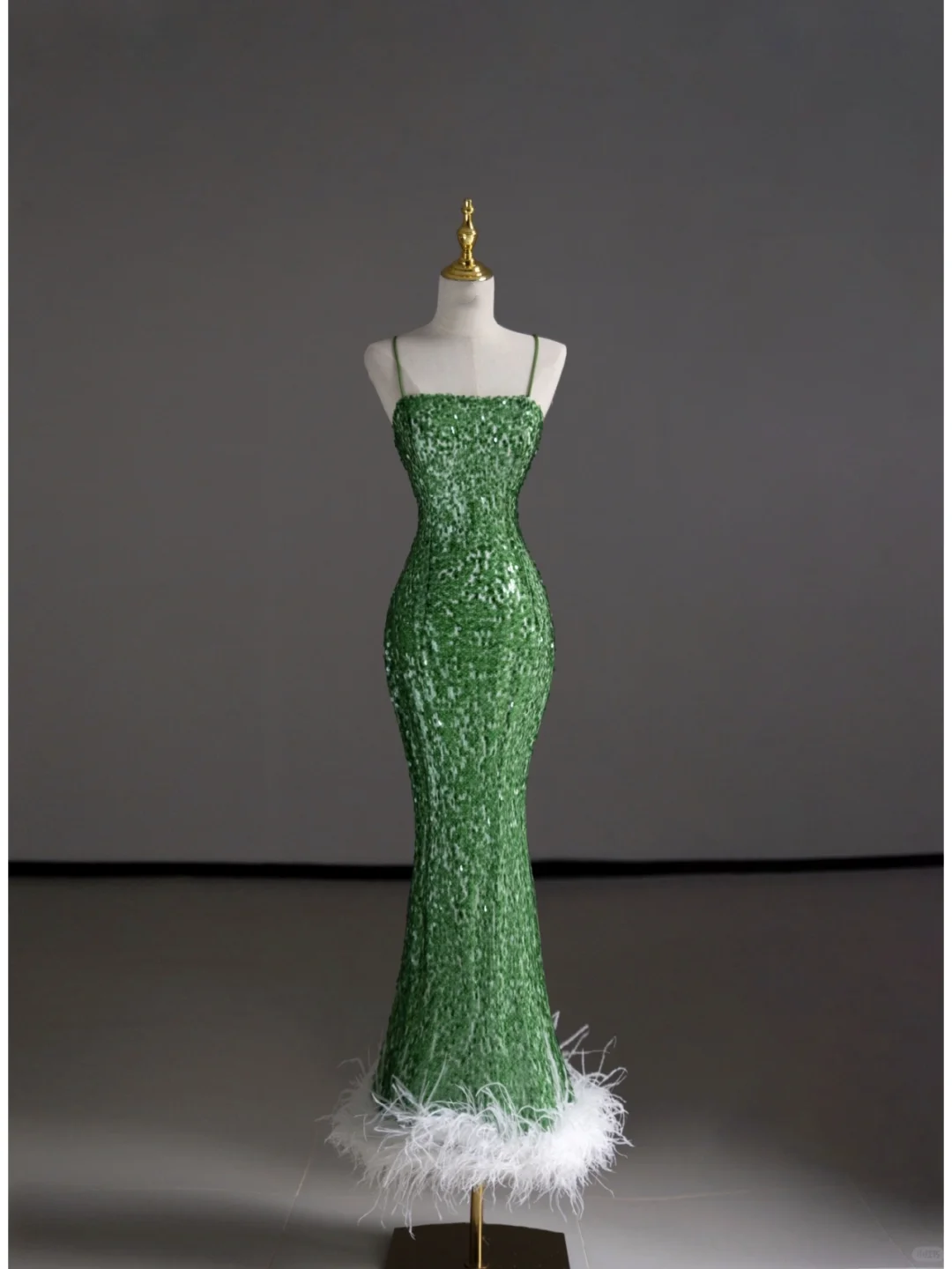 Gorgeous Sheath Spaghetti Straps Green Sleeveless Sequin Long Prom Dresses Graduation Dresses DP504