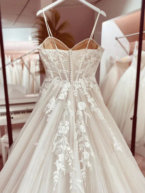 Robe de mariée chic et élégante, bretelles spaghetti italiennes, coupe trapèze, en dentelle, robes de mariée DP636