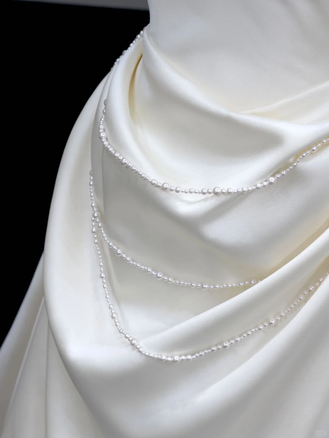 Unique Bridal Gown Ball Gown Strapless White Satin Sleeveless Wedding Dresses Bridal Gowns DP657