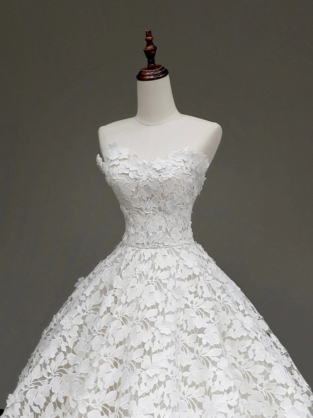 Unique Bridal Gown Ball Gown Strapless White Lace Wedding Dresses Bridal Gowns DP643