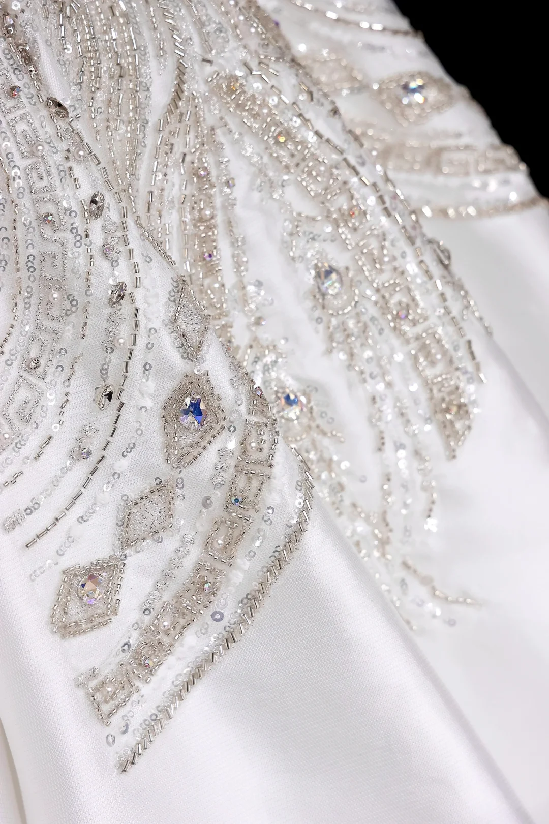Unique Bridal Gown Ball Gown Sweetheart White Satin Wedding Dresses Bridal Gowns DP675