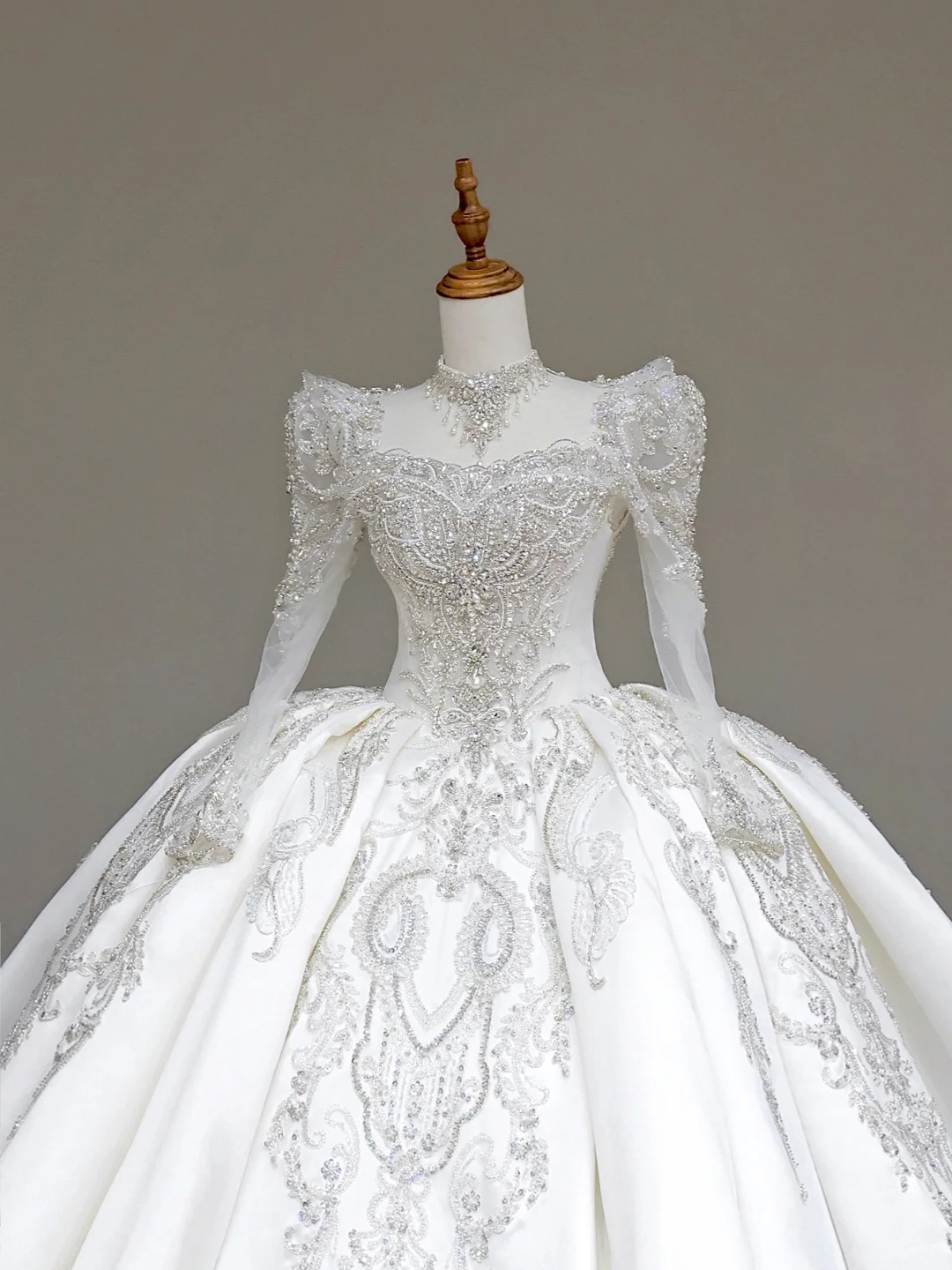 Unique Bridal Gown Ball Gown Sweetheart Long Sleeves White Sequin Wedding Dresses Bridal Gowns DP706
