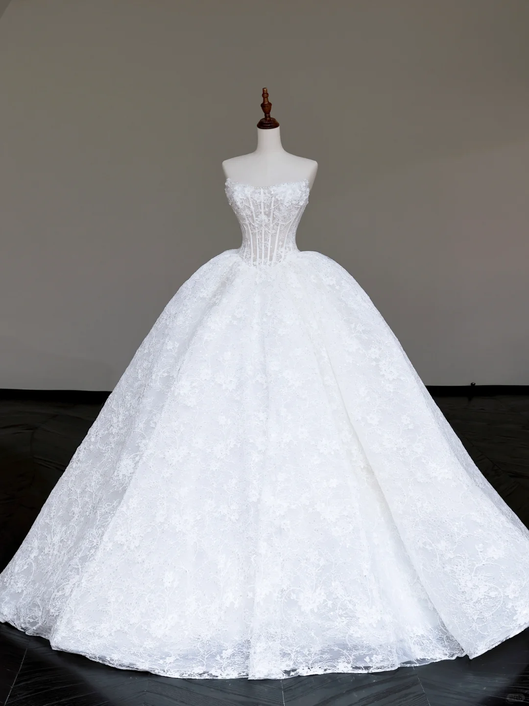 Unique Bridal Gown Ball Gown Sweetheart Lace White Satin Wedding Dresses Bridal Gowns DP684