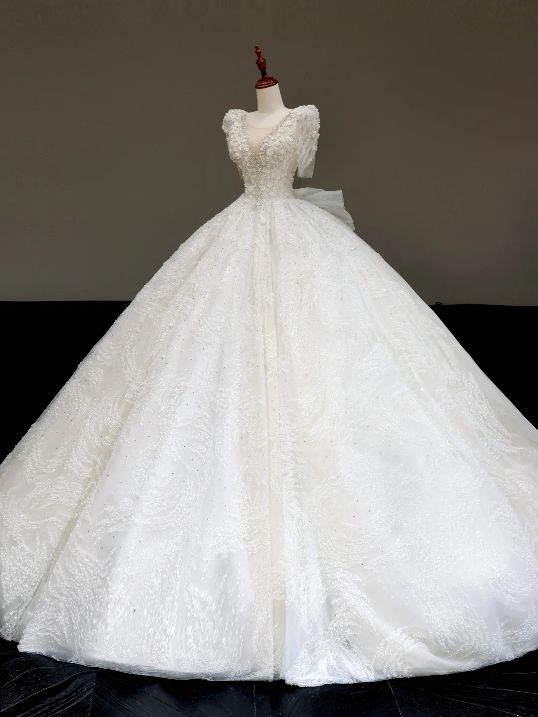 Princess Bridal Gown Ball Gown Scoop Sequin White Beads Wedding Dresses Bridal Gowns DP829