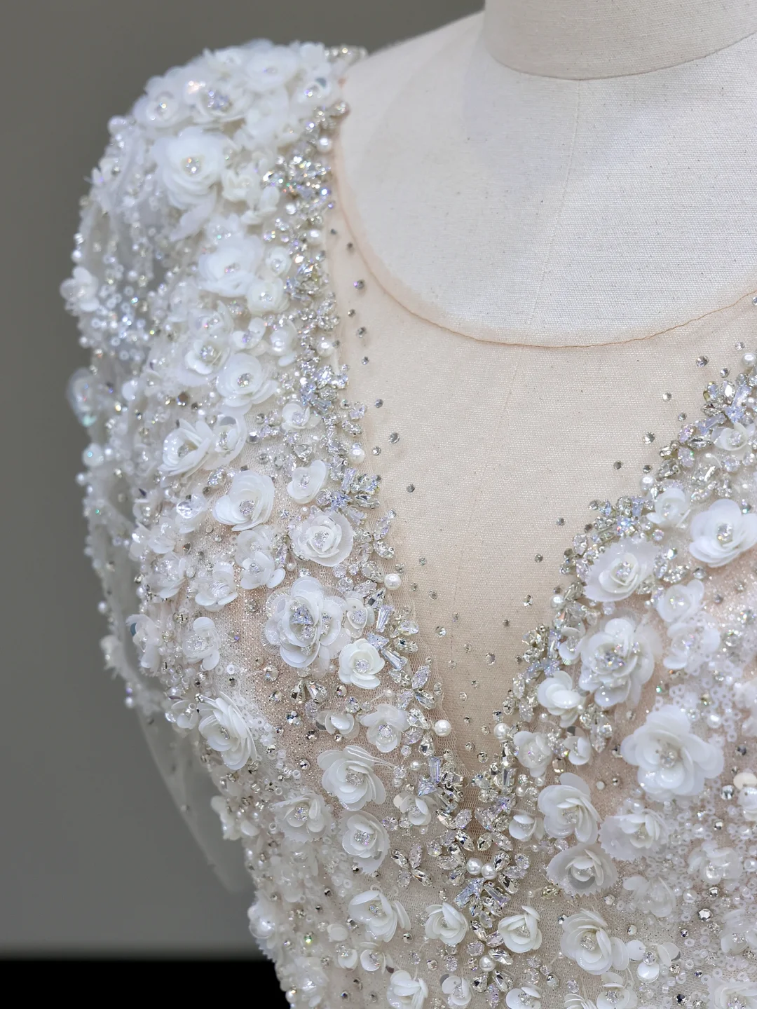 Princess Bridal Gown Ball Gown Scoop Sequin White Beads Wedding Dresses Bridal Gowns DP829