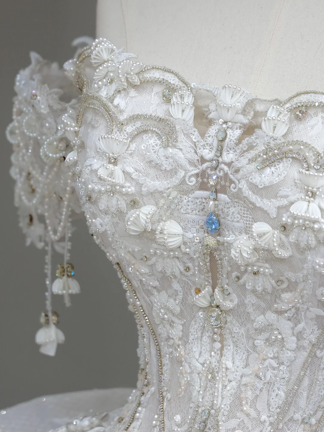 Princess Bridal Gown Ball Gown Strapless White Sequin Beads Wedding Dresses Bridal Gowns DP883