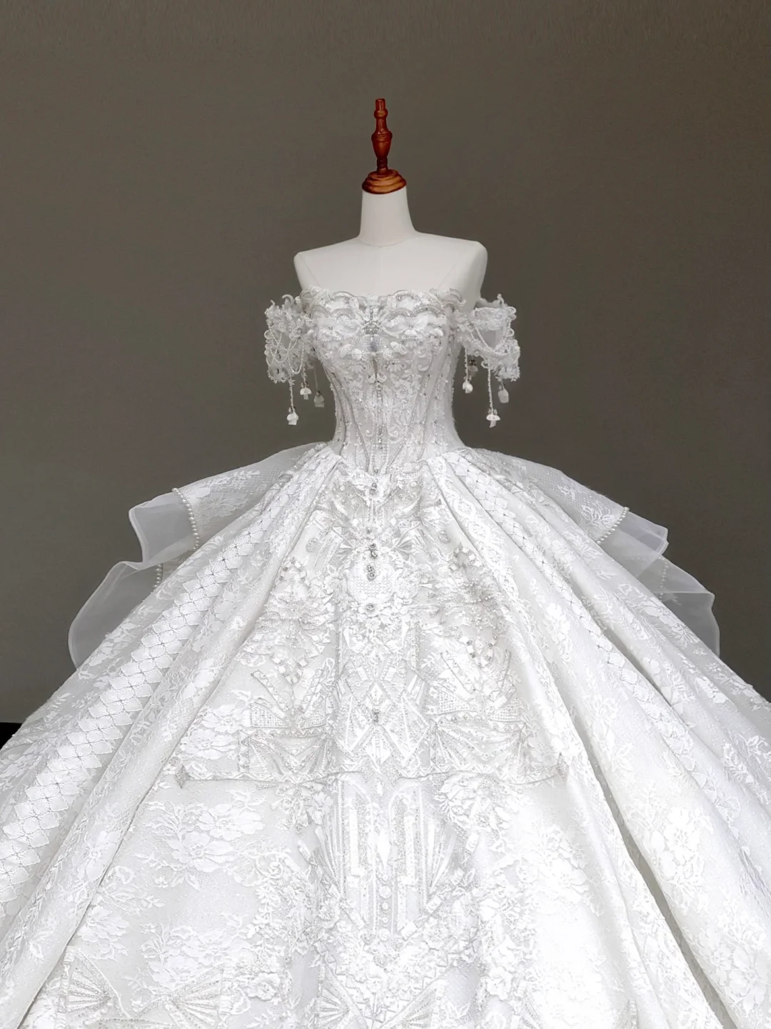 Princess Bridal Gown Ball Gown Strapless White Sequin Beads Wedding Dresses Bridal Gowns DP883
