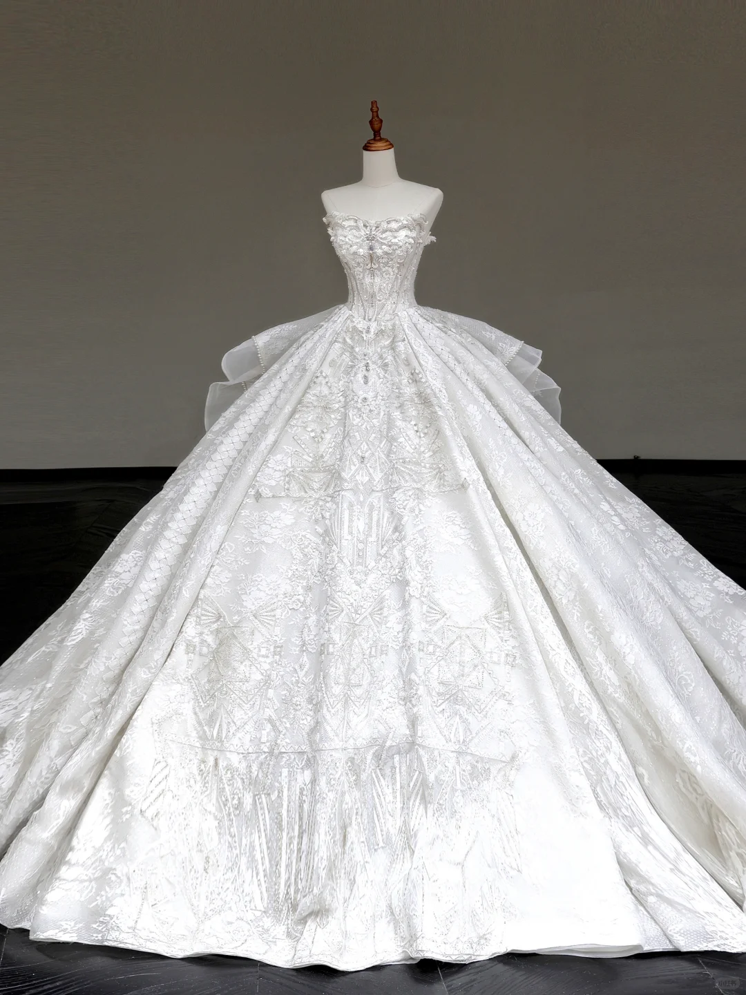 Princess Bridal Gown Ball Gown Strapless White Sequin Beads Wedding Dresses Bridal Gowns DP885