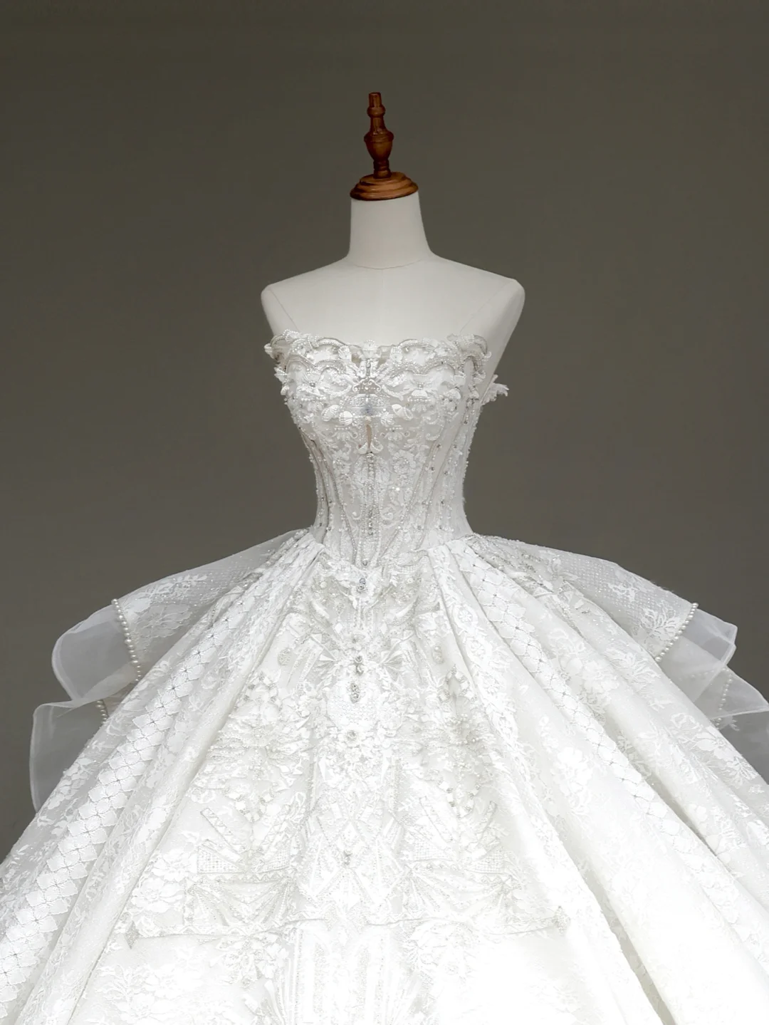 Princess Bridal Gown Ball Gown Strapless White Sequin Beads Wedding Dresses Bridal Gowns DP885