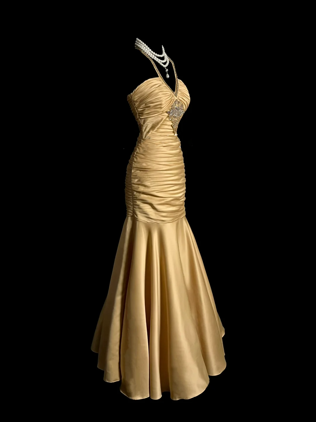 Robe de soirée longue en satin, style sirène, col licou, sans manches, à volants, DP940