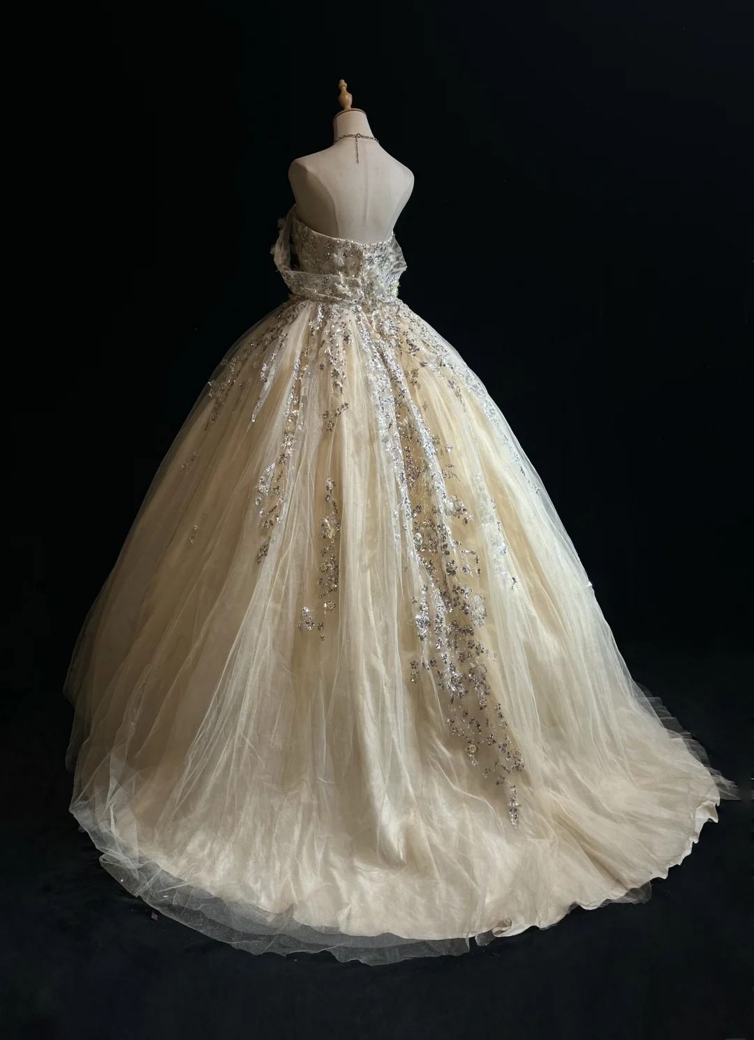Märchenhafte Ballkleid Lange Quinceanera Kleid Tüll Applikationen Geburtstags-Kleid Gelbes Sweet 16 Kleid DQ001