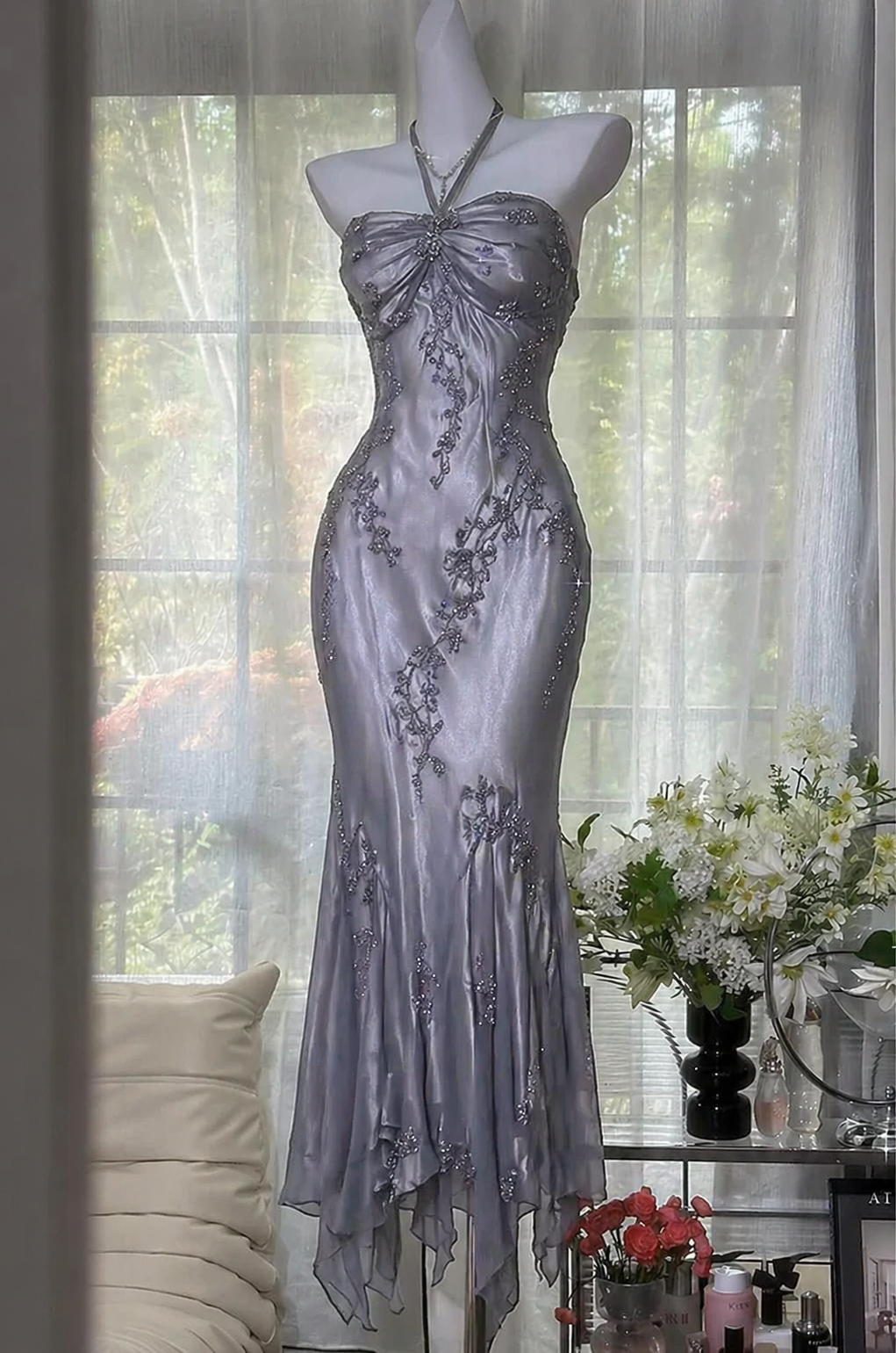 Wunderschönes Neckholder-Kleid aus Chiffon mit Perlen, langes Abendkleid, graues Ballkleid DW05551