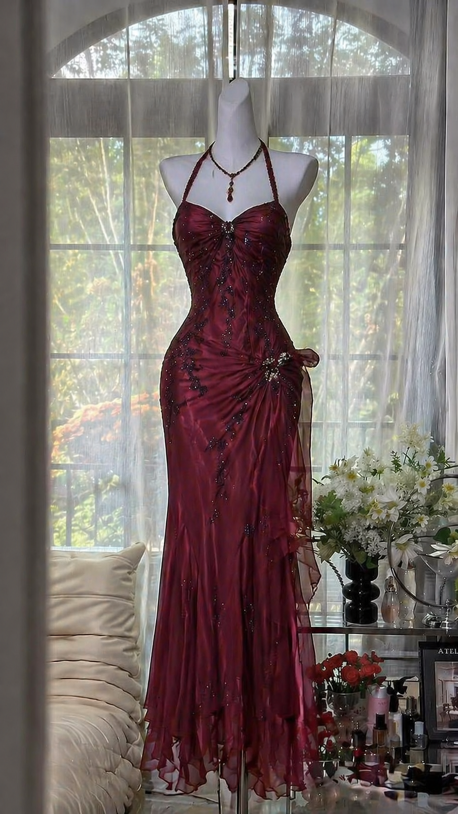 Wunderschönes Neckholder-Kleid aus Chiffon, langes Abendkleid, burgunderrotes Ballkleid DW05553