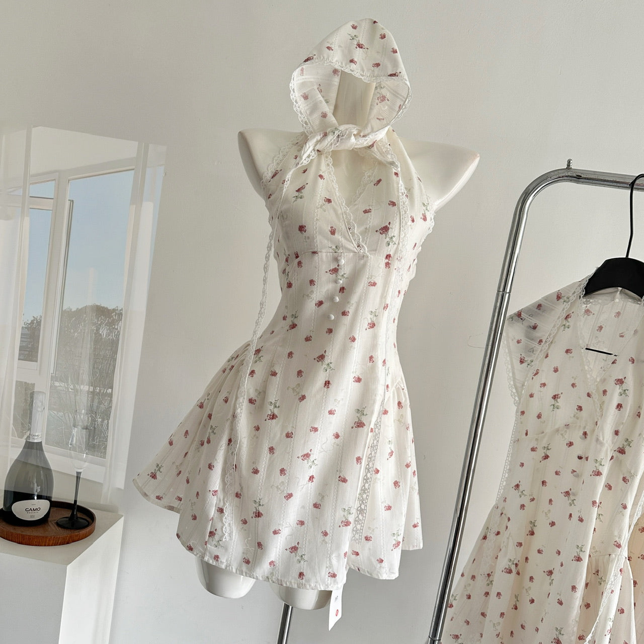 Robe d'été courte et sexy à fleurs, décolleté licou, coupe trapèze, tenue de fête pour femmes, DP0121