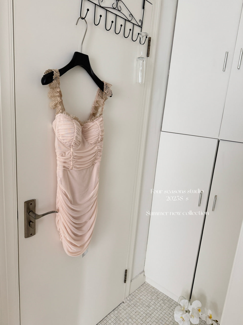 Robe fourreau courte rose à fleurs, décolleté en cœur, tenue d'été pour les fêtes et les anniversaires, DP0141