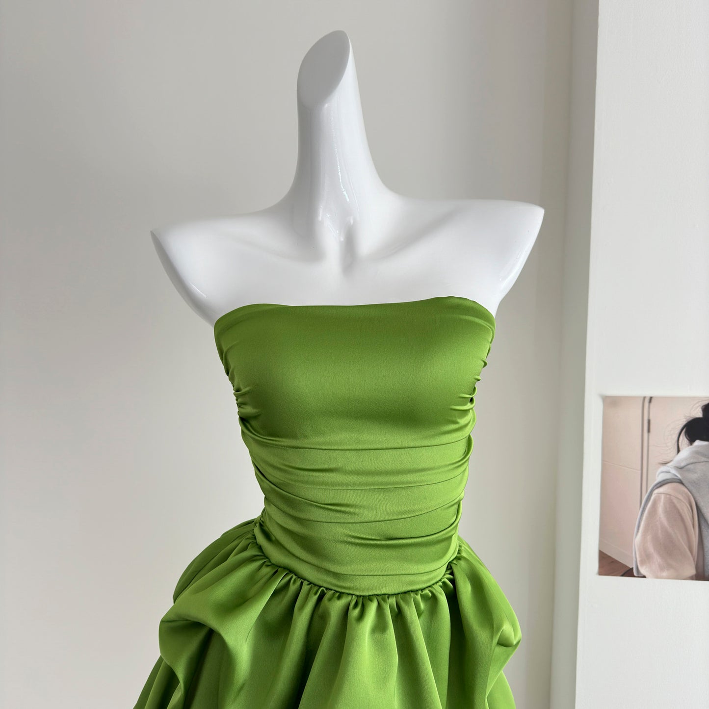 Robe d'été courte en satin vert, coupe trapèze, sans bretelles, tenue de fête, d'anniversaire, DP0145