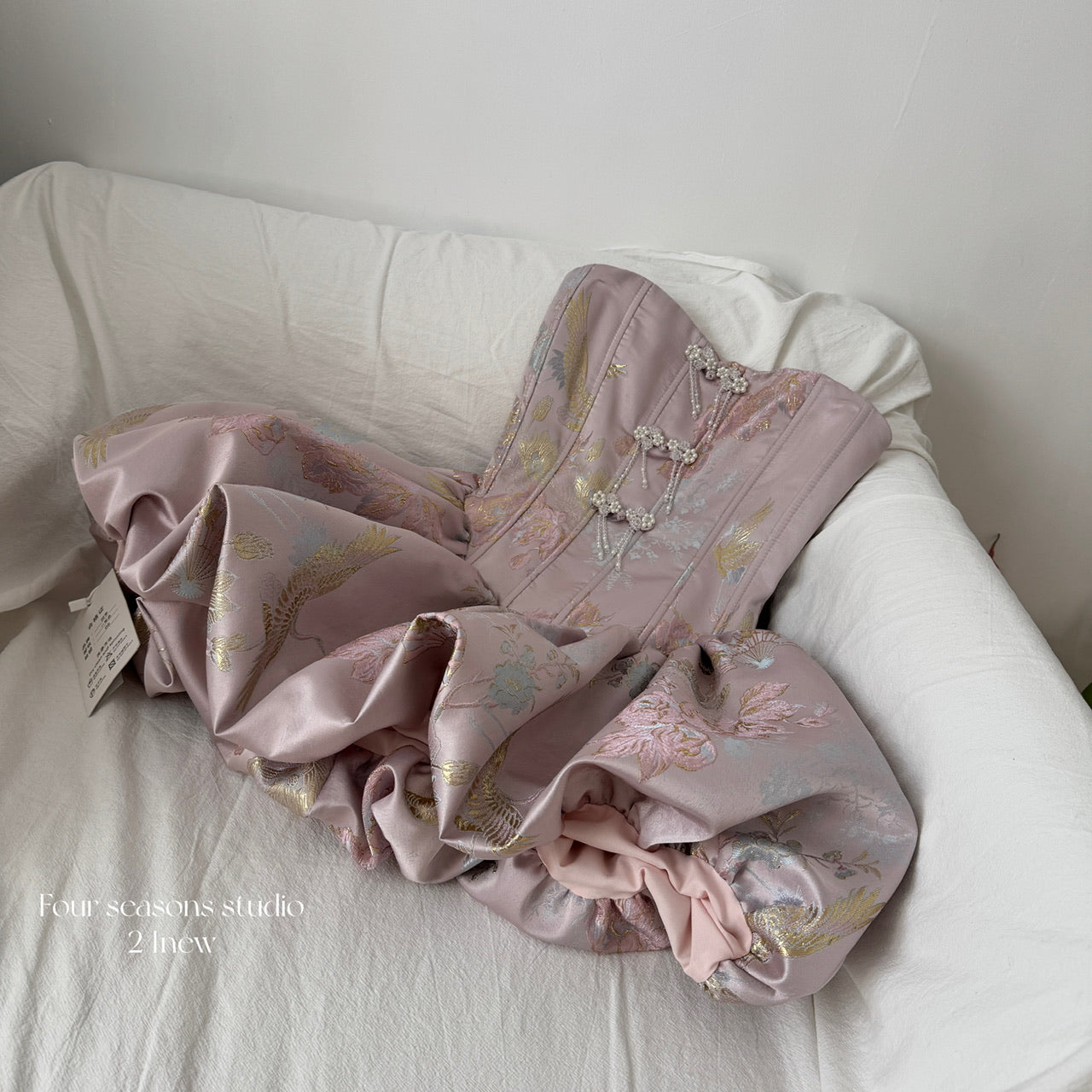 Robe de bal mignonne sans bretelles en satin rose à fleurs, courte, tenue d'été pour les fêtes et les vacances, DP0097