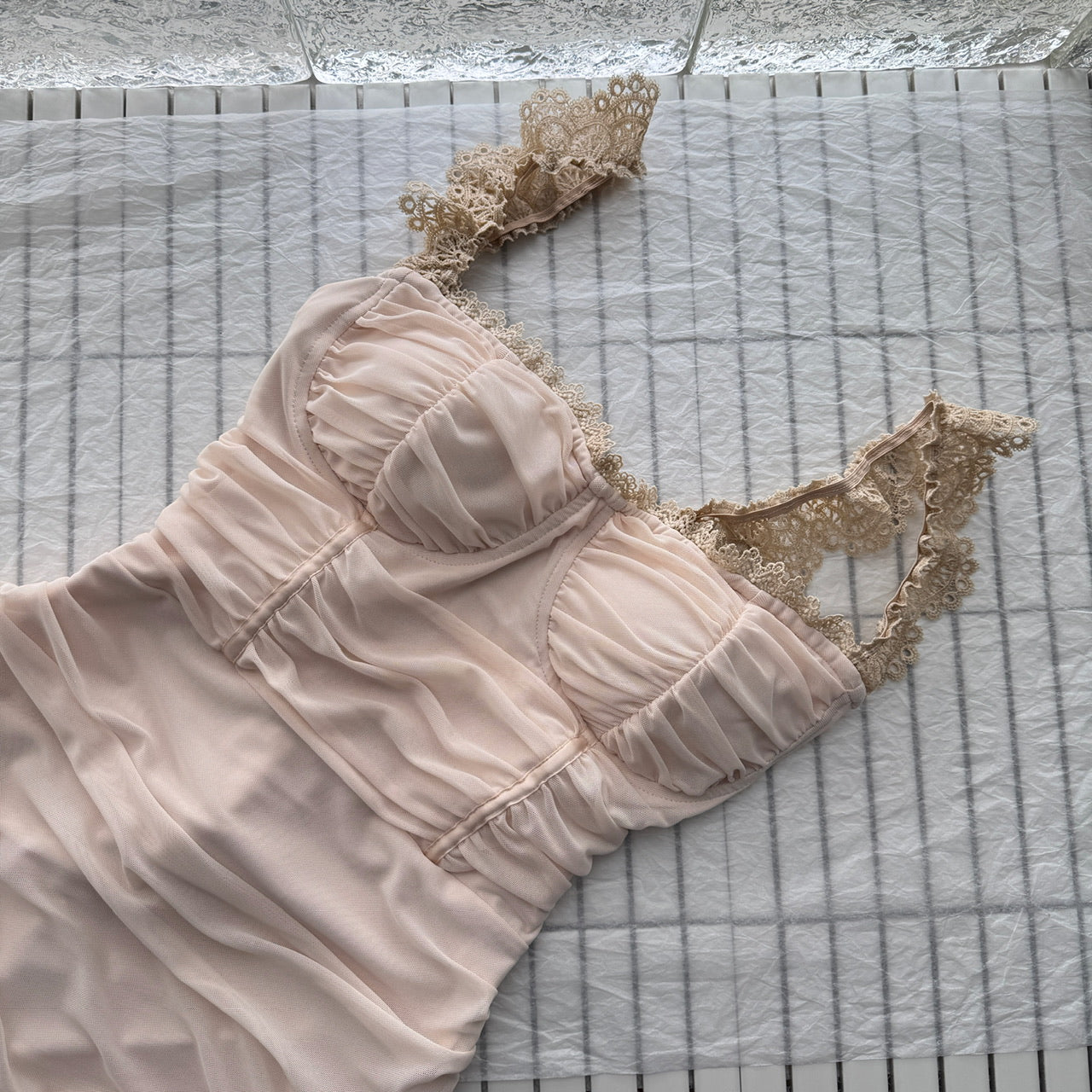 Robe fourreau courte rose à fleurs, décolleté en cœur, tenue d'été pour les fêtes et les anniversaires, DP0141