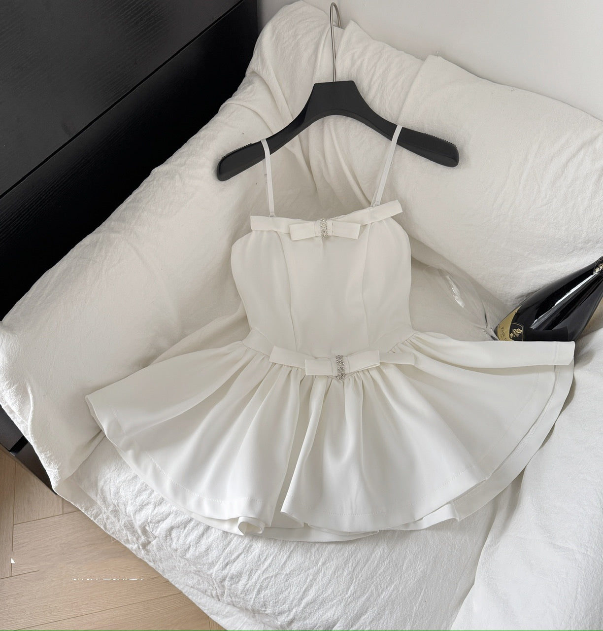 Robe d'été courte blanche à bretelles spaghetti, tenue de fête et de vacances pour femmes, DP0095