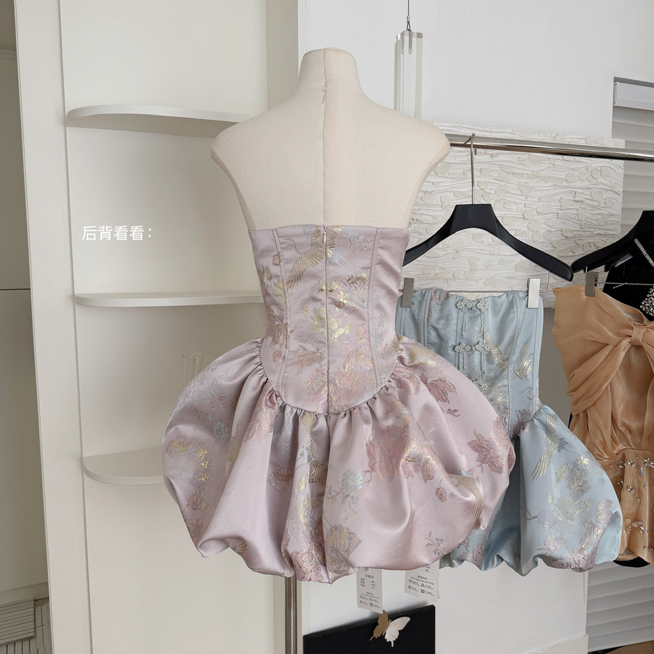 Robe de bal mignonne sans bretelles en satin rose à fleurs, courte, tenue d'été pour les fêtes et les vacances, DP0097
