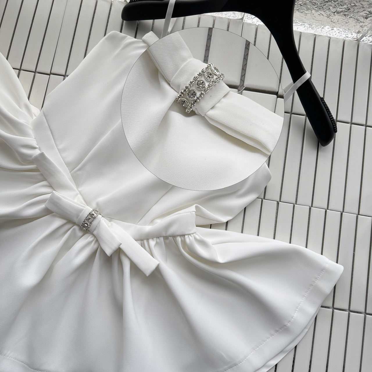 Robe d'été courte blanche à bretelles spaghetti, tenue de fête et de vacances pour femmes, DP0095