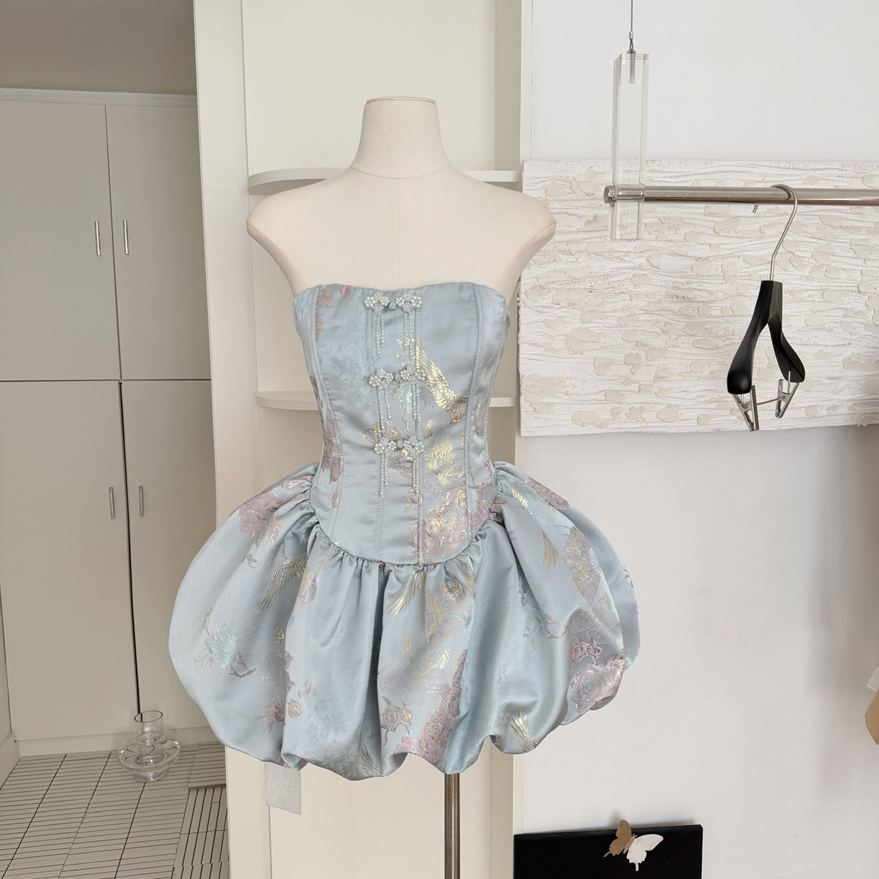 Robe de bal mignonne sans bretelles en satin rose à fleurs, courte, tenue d'été pour les fêtes et les vacances, DP0097