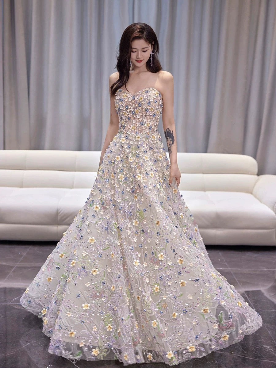 Robe de bal élégante et chic, décolleté en cœur, fleurs blanches, tulle, longue, H2895