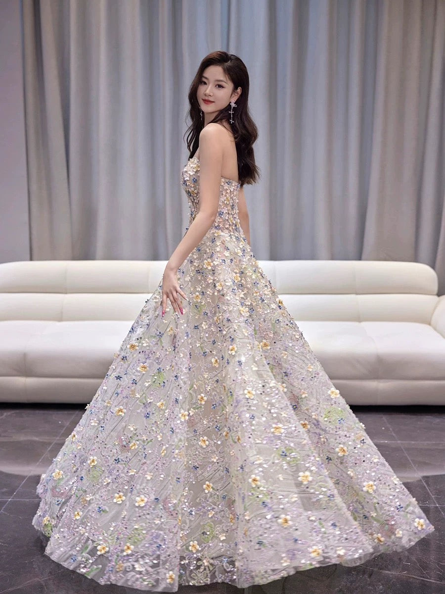 Robe de bal élégante et chic, décolleté en cœur, fleurs blanches, tulle, longue, H2895
