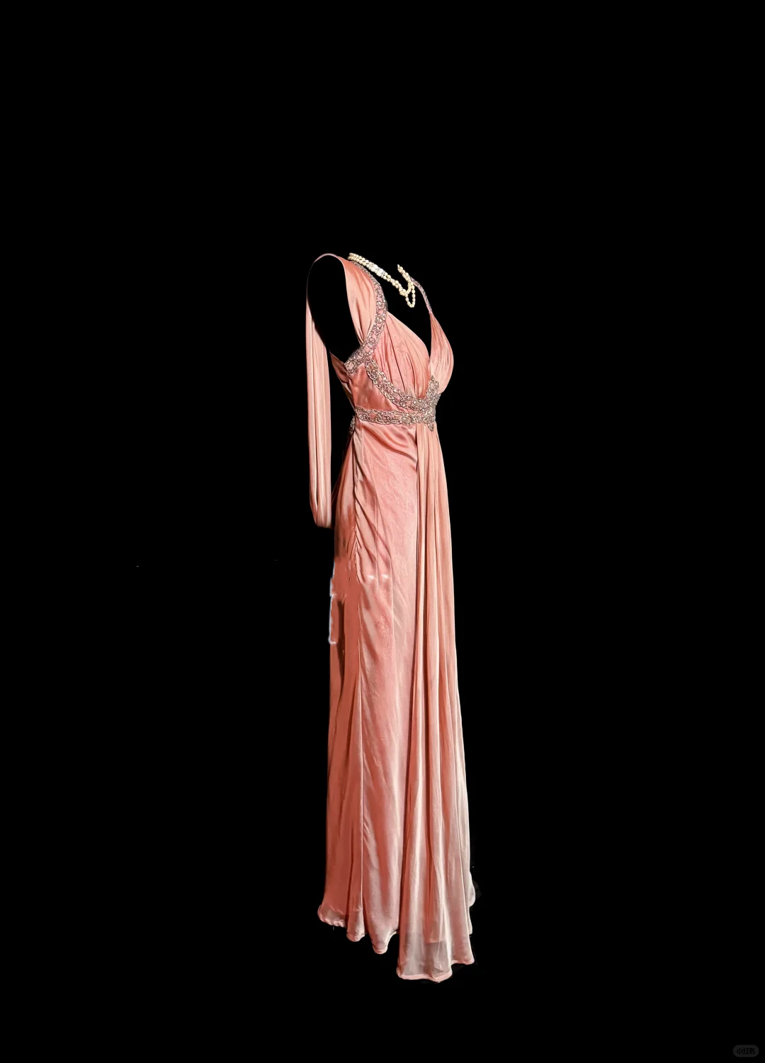 Robe de soirée longue élégante à col licou et perles roses, coupe trapèze, H2956