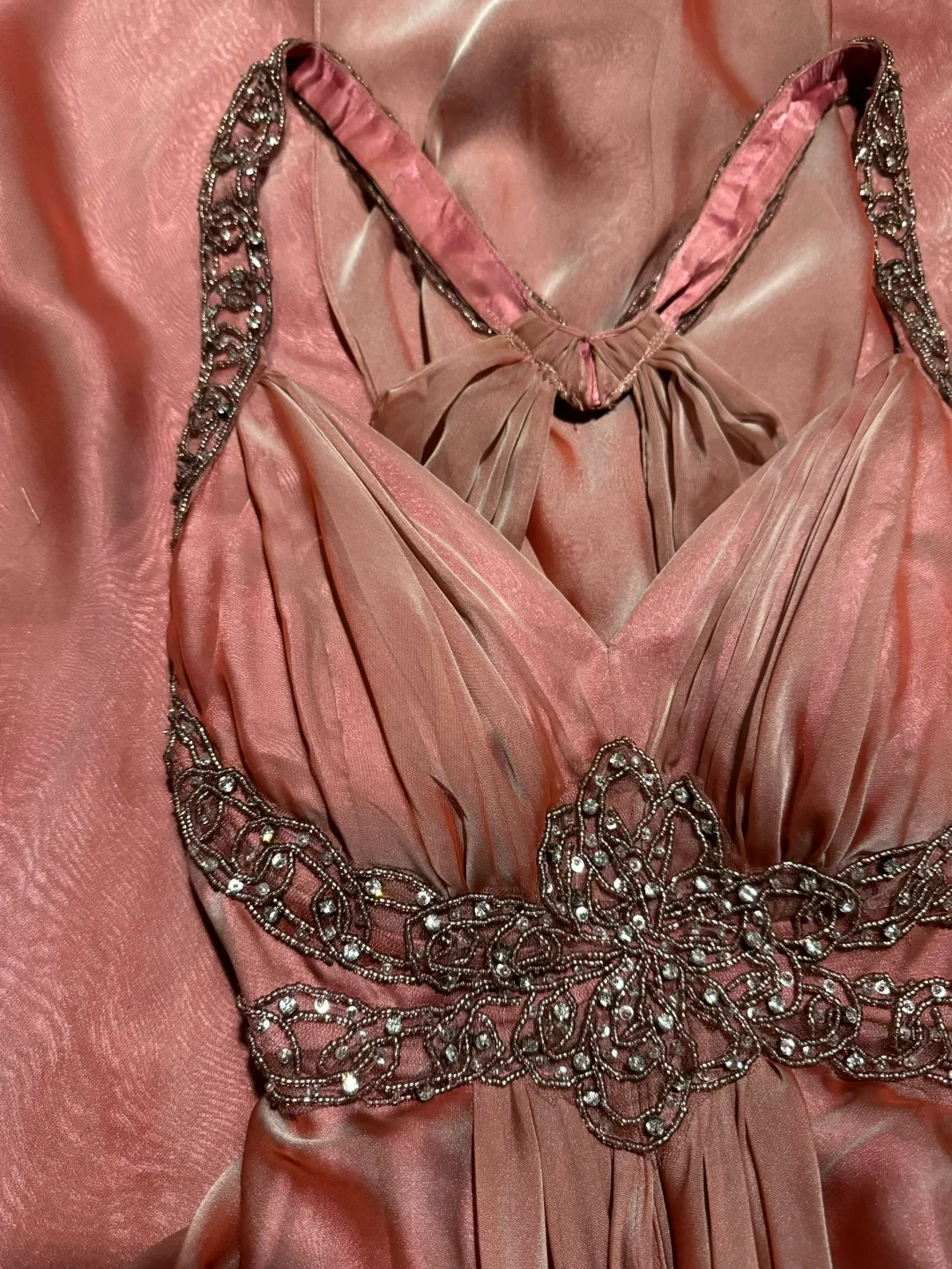 Robe de soirée longue élégante à col licou et perles roses, coupe trapèze, H2956