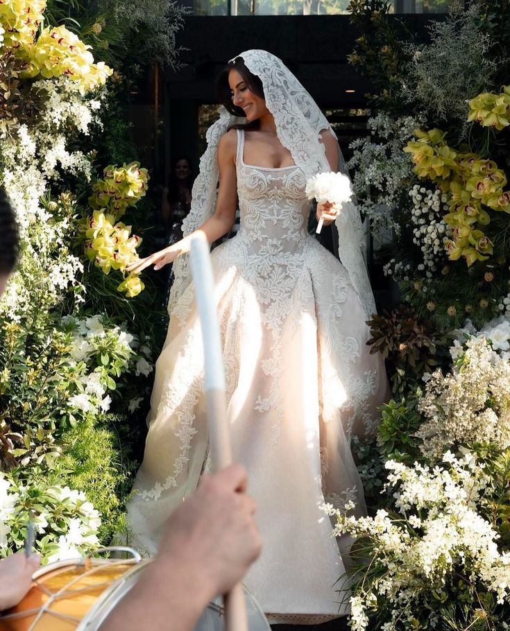 Rustic Wedding Dress Ball Gown Square Neck White Lace Tulle Long Wedding Dresses Summer Brides Dress Bridal Gowns W0143