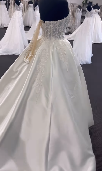Modest Wedding Dress Ball Gown Strapless White Satin Long Wedding Dresses Brides Dress Bridal Gowns With Gloves W0105