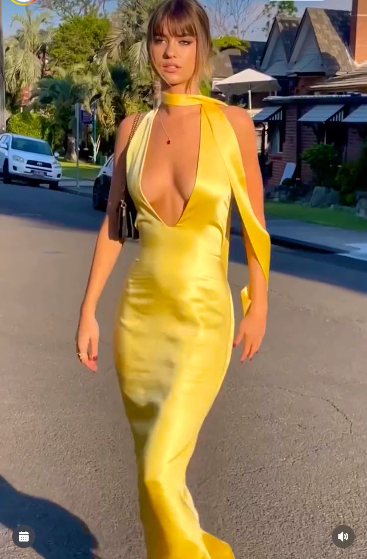 Edle Etuikleid mit V-Ausschnitt, gelbes Satin, Ballkleider, formelle Sommerkleider für Hochzeitsgäste, Outfit für Hochzeitsgäste, W0154